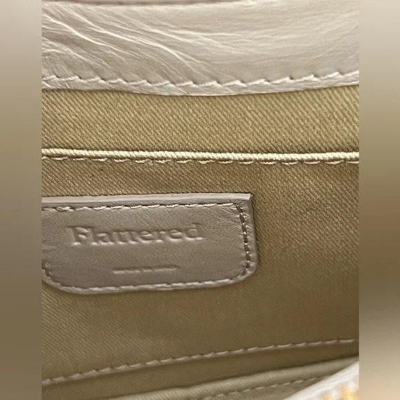 Flattered leather crossbody bag in crème - Picture 5 of 13